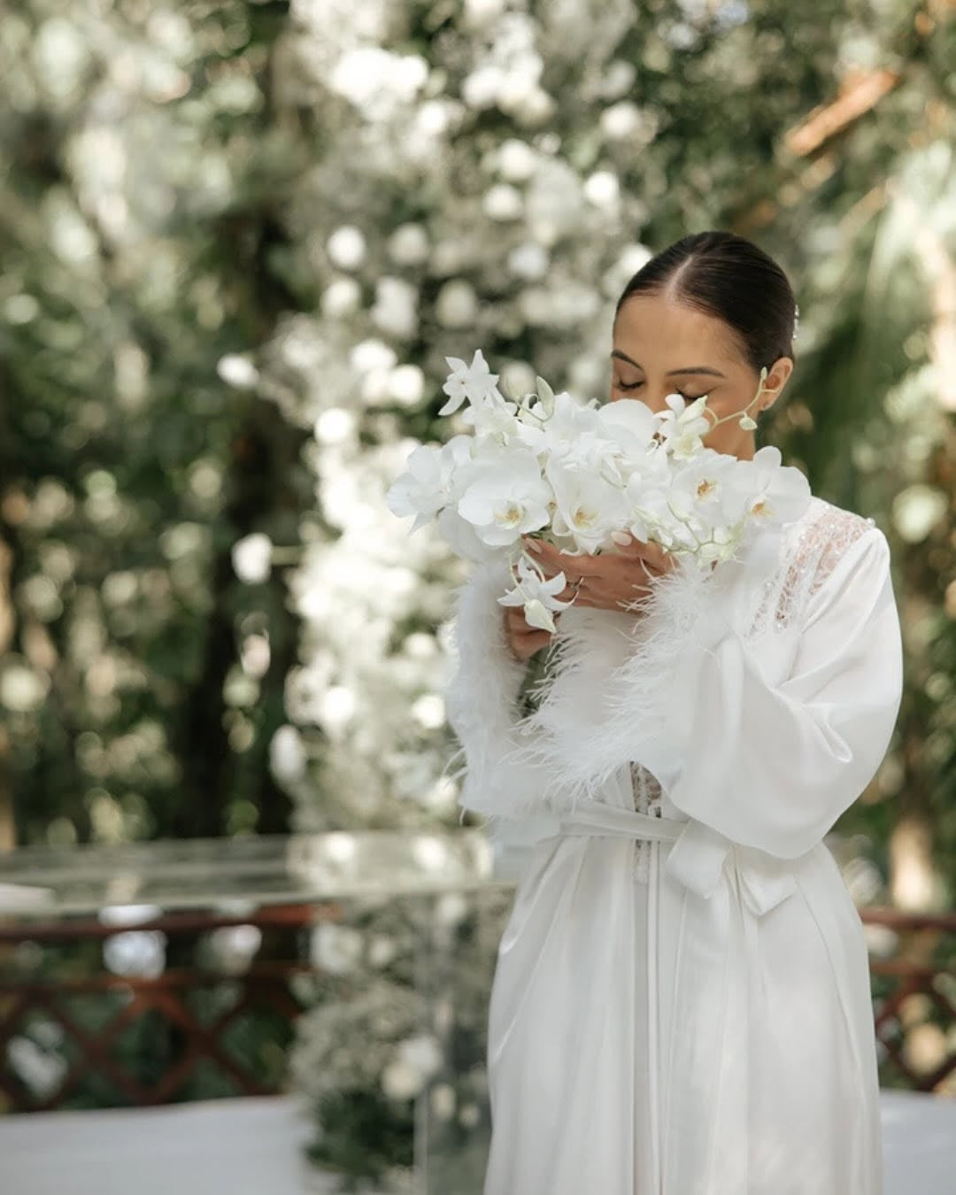 Robe Midi Cetim Lune Blanche em Plumas e Pérola